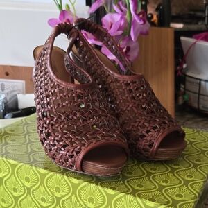 Antonio Melani Dillards Mesh Leather Peep Toe Stacked Platform Heels EUC - 7.5 M